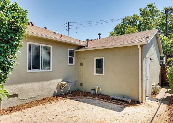 Modern Sacramento Gem About 4 Mi To Downtown!