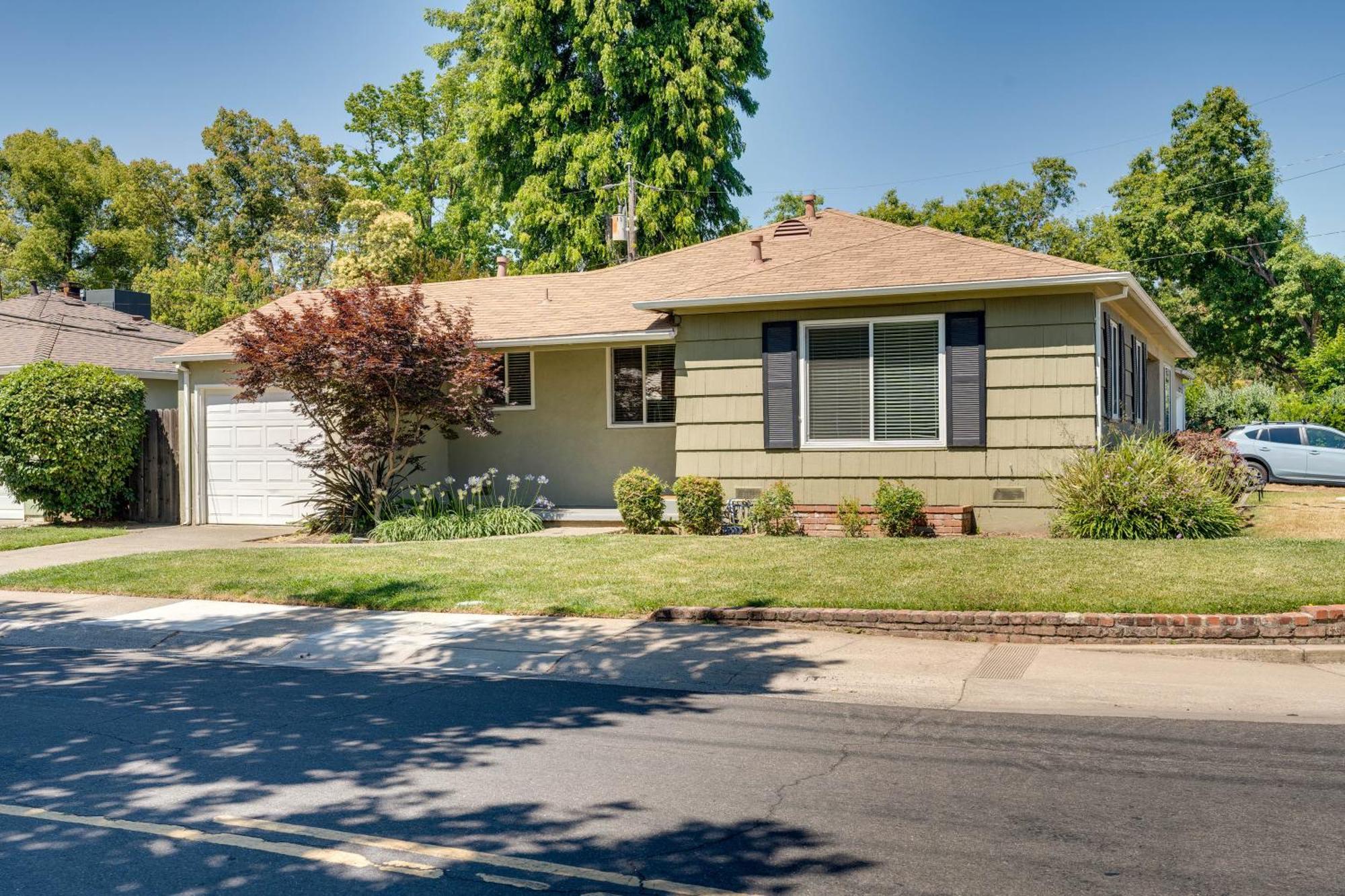 Modern Gem About 4 Mi To Downtown!